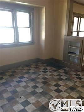 4th image of 57 Kingman Ave E