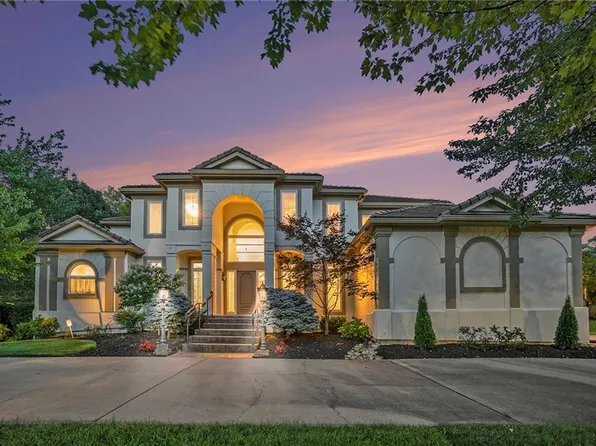 11401 Manor Rd, Leawood, KS 66211