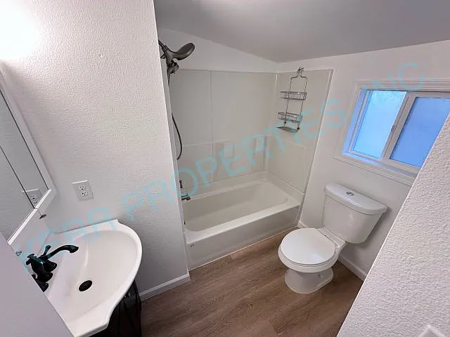 343 NW Zobrist St — Photo 8