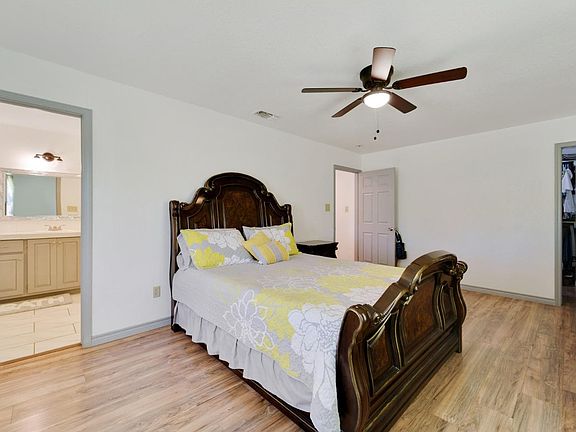 5th image of 1046 Bowie St