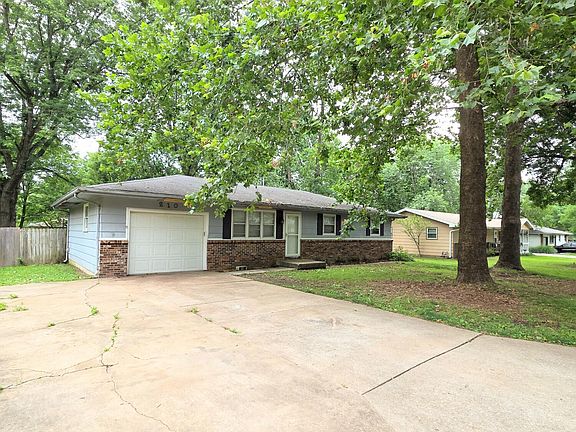 3rd image of 210 S Drenda Avenue