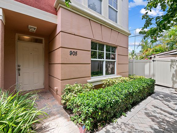 3rd image of 1033 NE 17th Way #905
