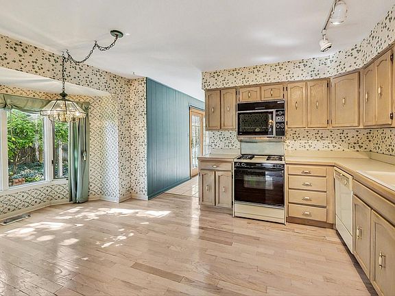 5th image of 6S282 Somerset Ct