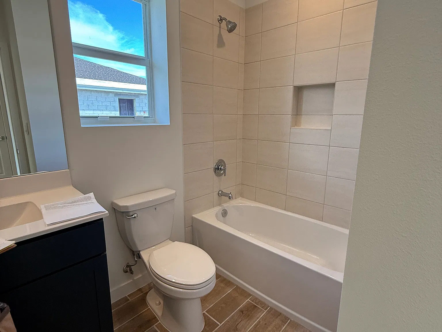 4 bed, 2.5 bath, 2390 sqft, $4,000 — Photo 4