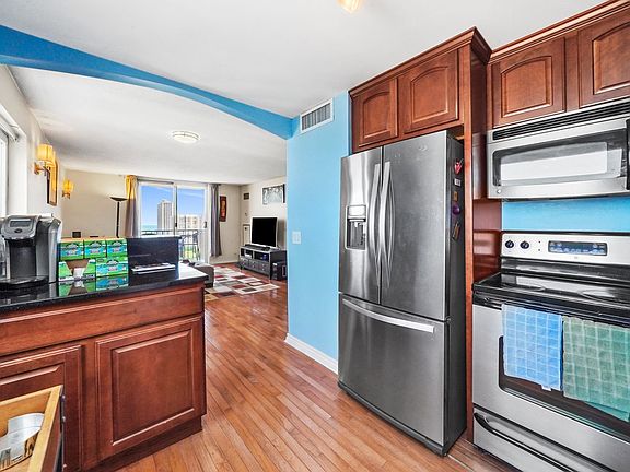 5th image of 1212 N Lasalle St #2310