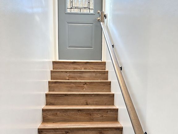2nd image of 197 Honiton St #Basement