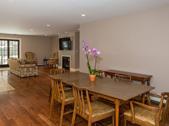 2nd image of 106 Hillwood Ln