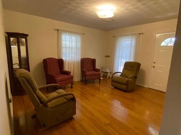 4th image of 213 Malibou Blvd