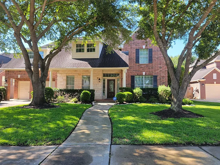 22311 Claysprings Ln — Photo 2