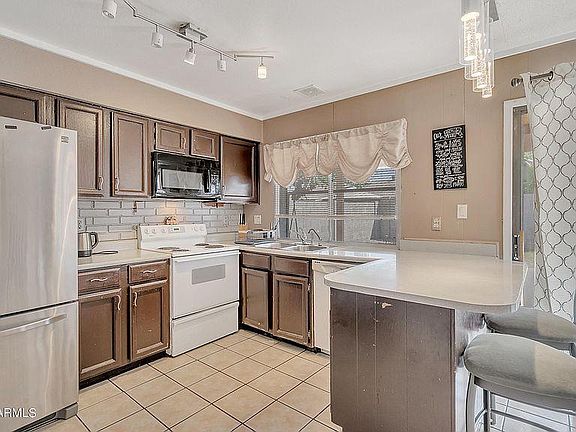 3rd image of 2827 W Evans Dr