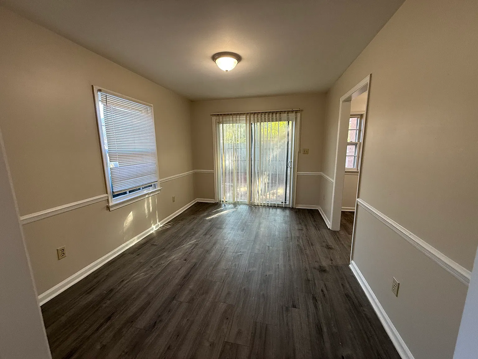 3 bed, 2.5 bath, 1422 sqft, $1,495 — Photo 2