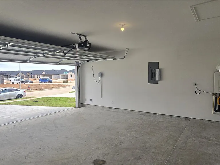 3046 Holland Lakes Dr — Photo 34