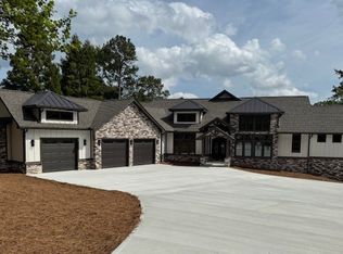518 Magellan Dr, West Union, SC 29696