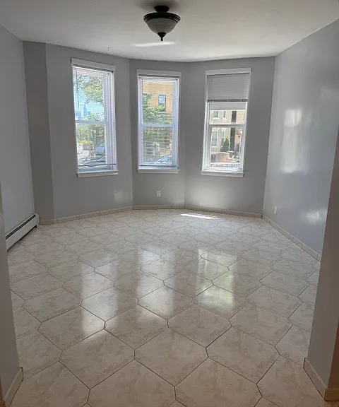 437 Gregory Ave #1R — Photo 2