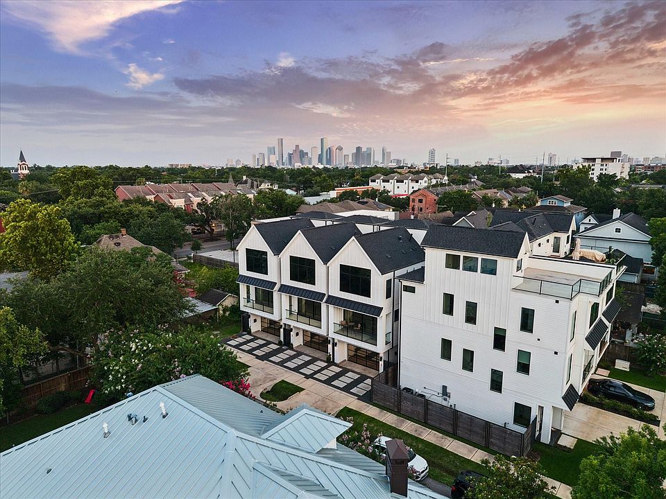 1st image of 209 W 10th 1/2 St