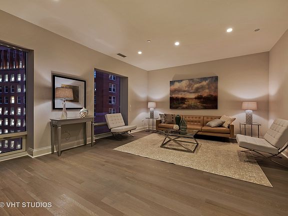 4th image of 50 E Chestnut St APT 601