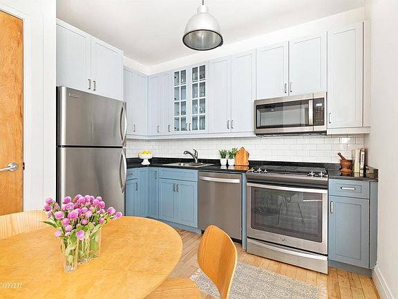2nd image of 675 Sackett St APT 209
