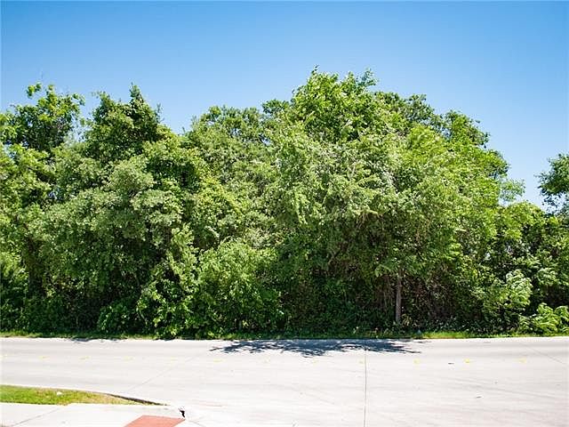 1st image of 1000 Sandy Ln