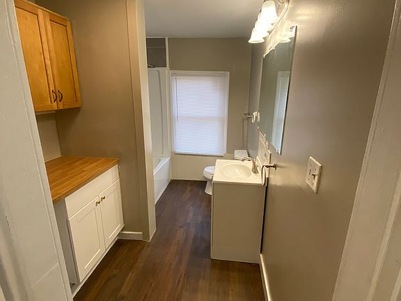 3rd image of 633 Davies Ave