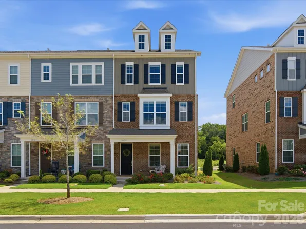 10126 Hemingway Pl, Charlotte, NC 28227