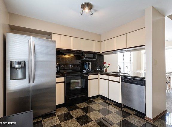 4th image of 1760 Eastwood Ct APT 10