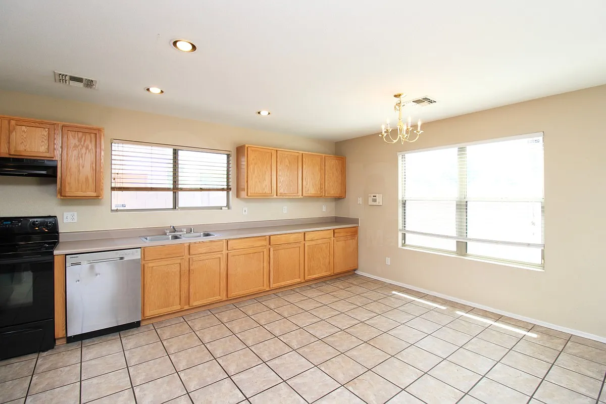 3 bed, 2.5 bath, 1824 sqft, $2,275 — Photo 4