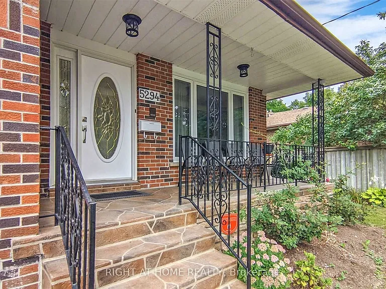 5294 Lawrence Ave E #LOWER LEVEL — Photo 2