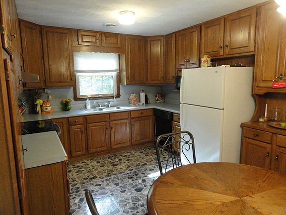 4th image of 211 Green Hill Cir