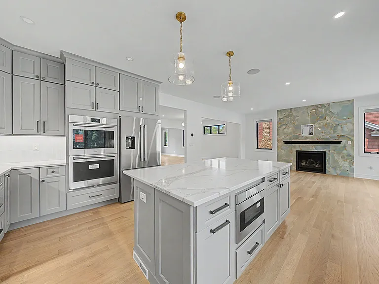67 Westervelt Pl — Photo 9
