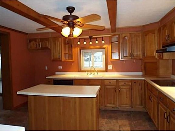 5th image of 9727 Lakeshore Dr W