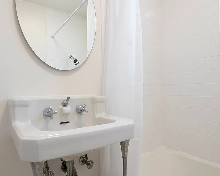 Fourth Avenue Apartments — Photo 7