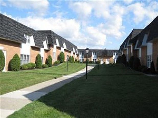 1st image of 6933 N Parkway Dr #6933