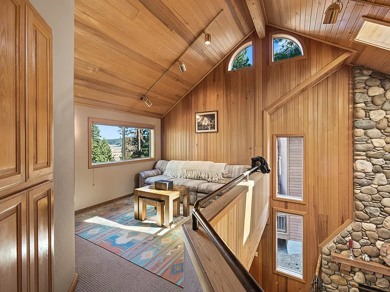 724 Conifer — Photo 20