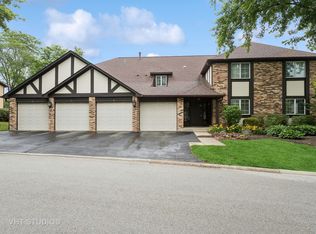 25 Algonquin Dr APT 1, Indian Head Park, IL 60525