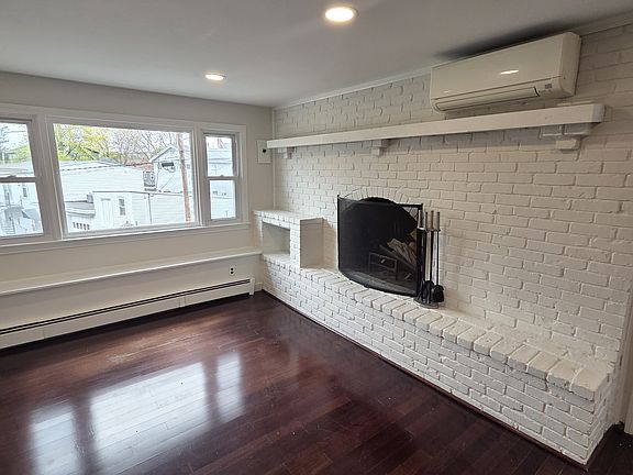 2nd image of 13 Buena Vista St #1