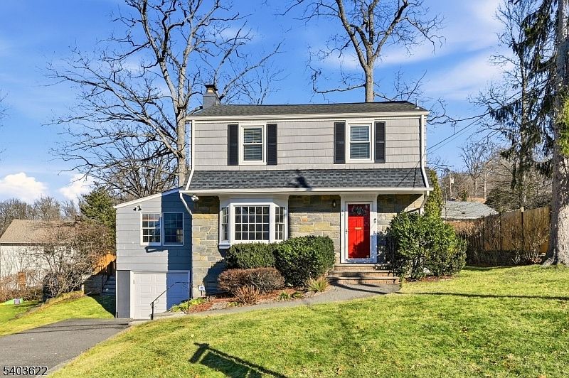 1st image of 34 W Lawn Rd