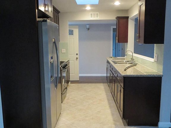 4th image of 4118 Seri St