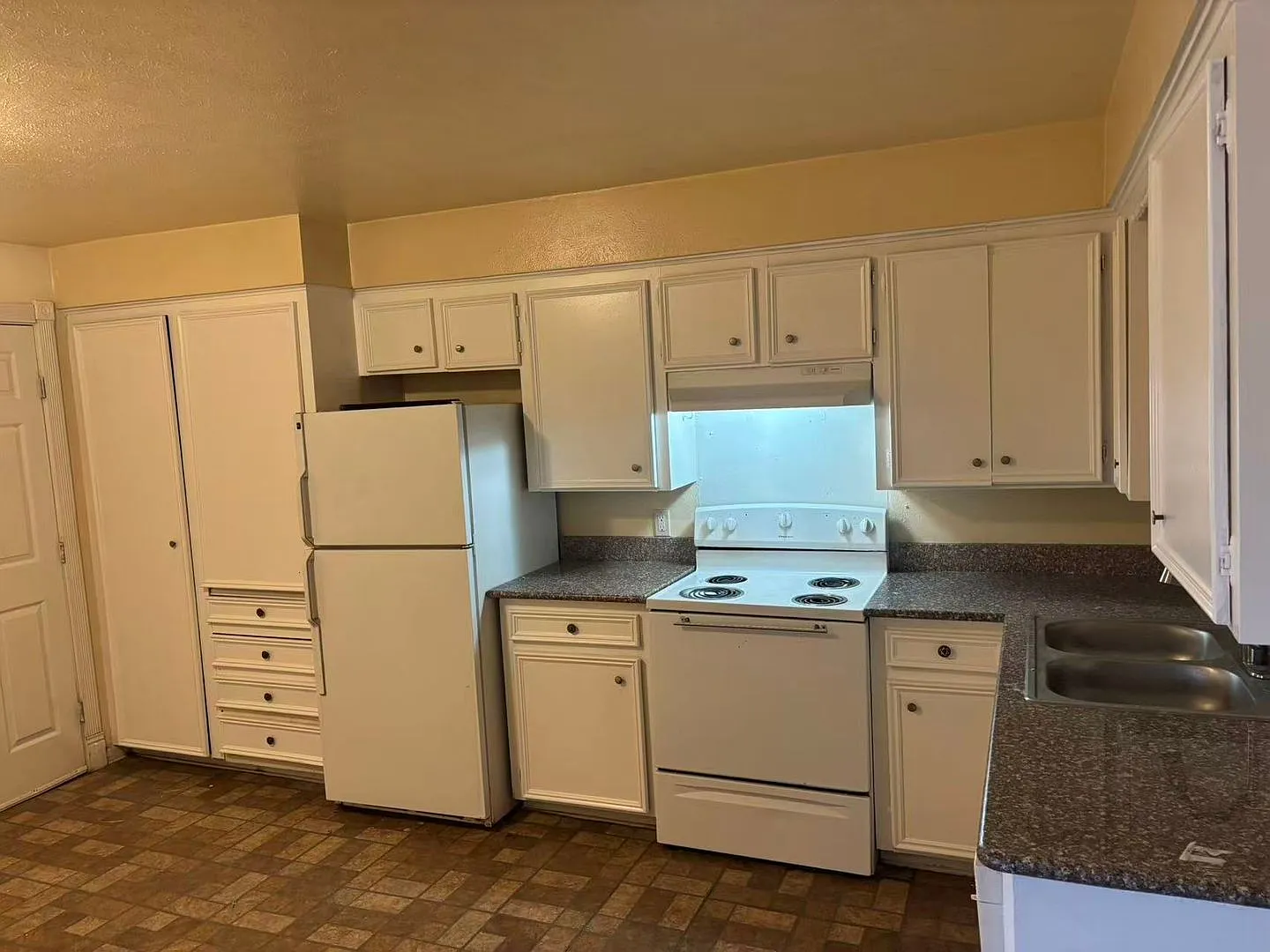 Pleasun Apartments — Photo 4