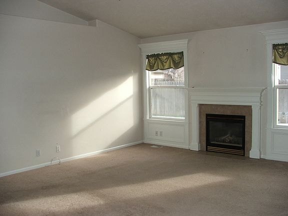 2nd image of 1901 W Roberts Ave