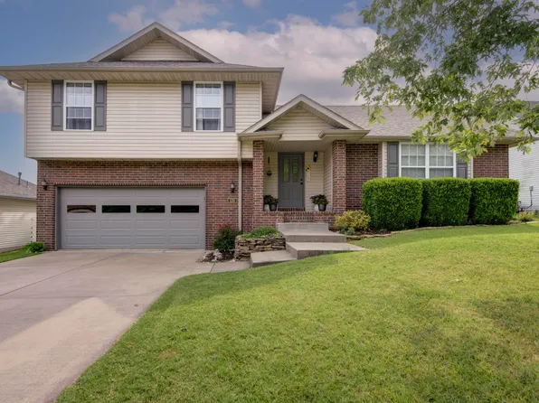 120 N Cedarwood Avenue, Republic, MO 65738