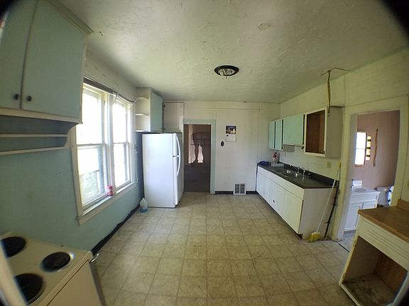 3rd image of 420 N Ashland Ave
