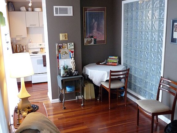 2nd image of 1250 N La Salle Dr APT 505