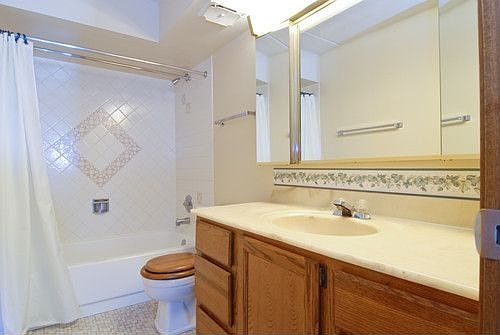 5th image of 7110 W Cullom Ave Unit 106