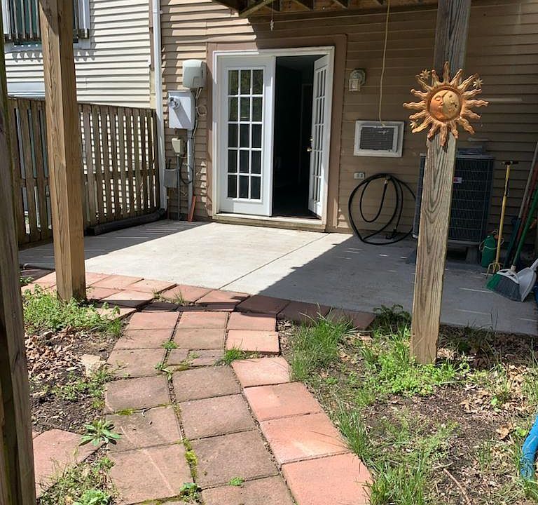 1st image of 15389 Gatehouse Ter