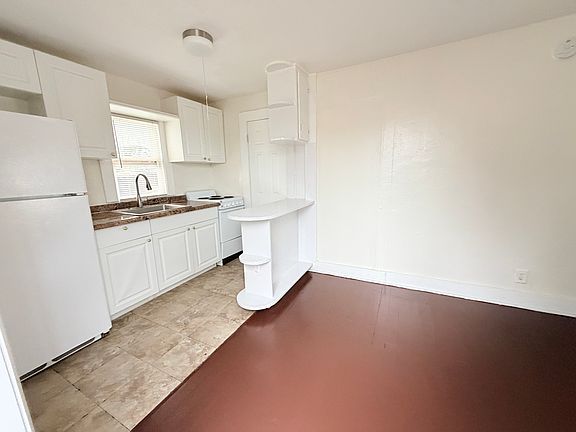 2nd image of 4341 Pinewood Ave #4341