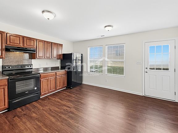 4th image of 261 Aershire Ct