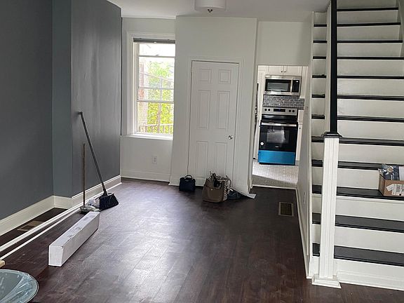 4th image of 2431 W Seybert St