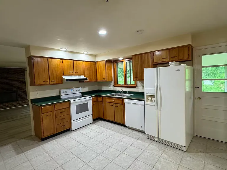 5949 Hollyhill Ct — Photo 7