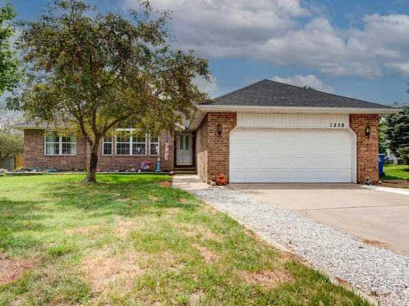 1258 W Batson Place, Nixa, MO 65714