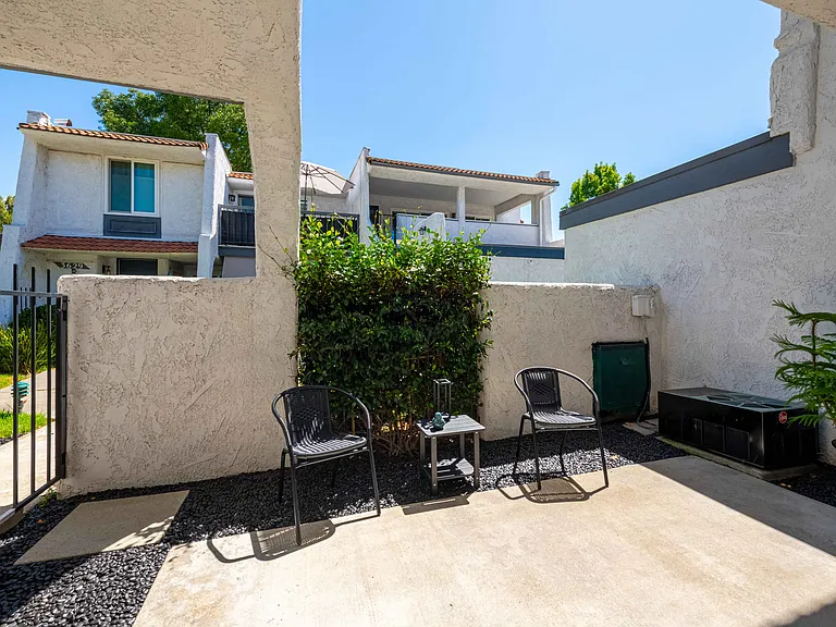 3623 Summershore Ln — Photo 11